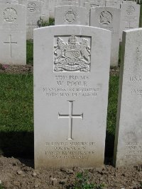 Etaples Military Cemetery - Poole, W