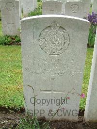 Etaples Military Cemetery - Porter, J J
