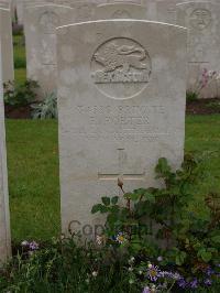 Etaples Military Cemetery - Porter, R