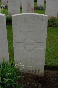 Etaples Military Cemetery - Potroz, Augustus