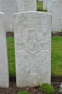 Etaples Military Cemetery - Potter, R W