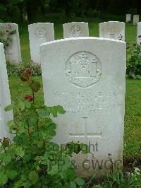 Etaples Military Cemetery - Powell, A P