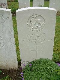 Etaples Military Cemetery - Powell, C W