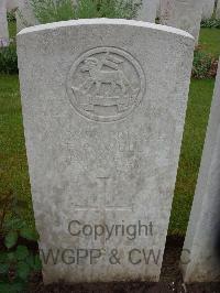 Etaples Military Cemetery - Powell, F