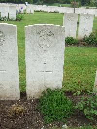 Etaples Military Cemetery - Powell, Noah