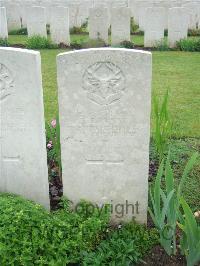 Etaples Military Cemetery - Pratt, A E
