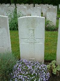 Etaples Military Cemetery - Pratten, Tom