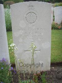 Etaples Military Cemetery - Preece, G E