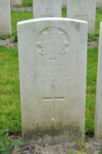 Etaples Military Cemetery - Prentice, W J