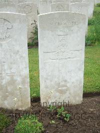 Etaples Military Cemetery - Prescott, W