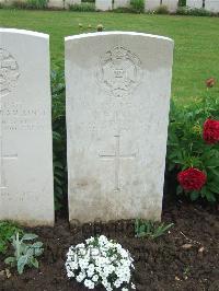 Etaples Military Cemetery - Price, Robert Andrew