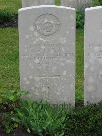 Etaples Military Cemetery - Priday, George Frederick