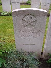 Etaples Military Cemetery - Pridden, R