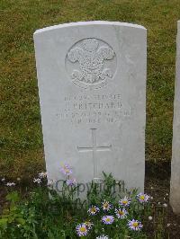 Etaples Military Cemetery - Pritchard, J