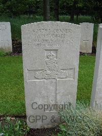 Etaples Military Cemetery - Pritchard, R