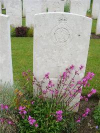 Etaples Military Cemetery - Privett, R