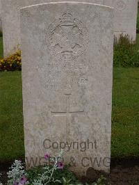Etaples Military Cemetery - Pugh, R E