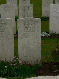 Etaples Military Cemetery - Pugh, William