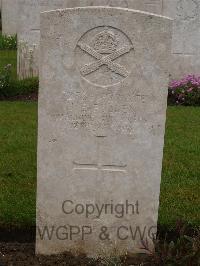 Etaples Military Cemetery - Pullen, James Edwin