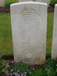 Etaples Military Cemetery - Pullin, G H