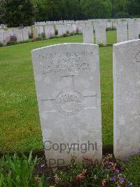 Etaples Military Cemetery - Purcell, Robert