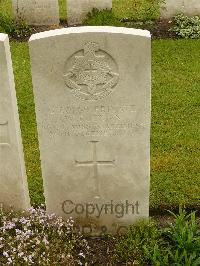 Etaples Military Cemetery - Putman, Wilfred