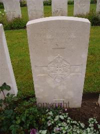 Etaples Military Cemetery - Pywell, Frederick