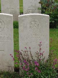 Etaples Military Cemetery - Quinn, C