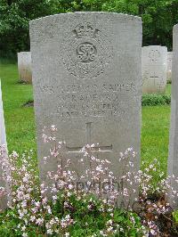 Etaples Military Cemetery - Radford, W