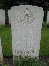 Etaples Military Cemetery - Ratcliffe, Ernest Albert