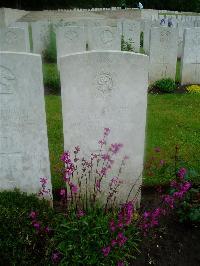 Etaples Military Cemetery - Ratley, Lawrance