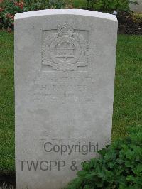 Etaples Military Cemetery - Raymer, H