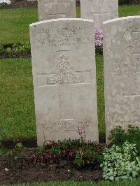 Etaples Military Cemetery - Read, Victor Stanley