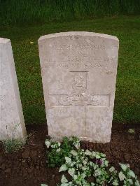 Etaples Military Cemetery - Read, William Albert