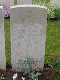 Etaples Military Cemetery - Reade, C