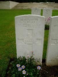 Etaples Military Cemetery - Reast, J