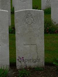 Etaples Military Cemetery - Reeve, Ernest
