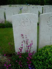 Etaples Military Cemetery - Regan, Thomas Anthony