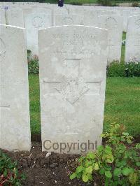 Etaples Military Cemetery - Reid, H
