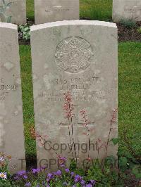Etaples Military Cemetery - Reilly, J