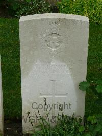 Etaples Military Cemetery - Reynolds, A S
