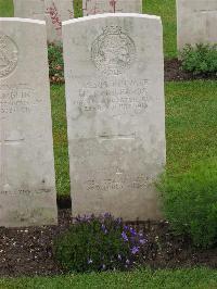 Etaples Military Cemetery - Richards, Edwin Ramond
