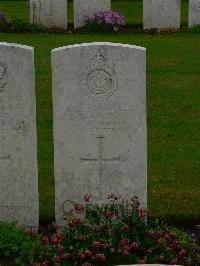Etaples Military Cemetery - Richards, Edward William