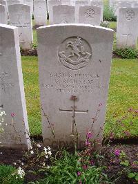 Etaples Military Cemetery - Richards, G