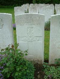 Etaples Military Cemetery - Richards, G A