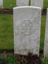 Etaples Military Cemetery - Richards, H G