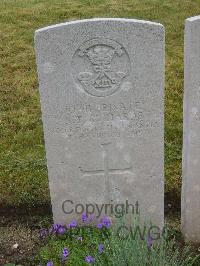 Etaples Military Cemetery - Richards, J T
