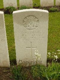 Etaples Military Cemetery - Richards, William Charles