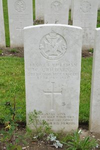 Etaples Military Cemetery - Richards, William John