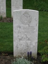 Etaples Military Cemetery - Richardson, Arthur James